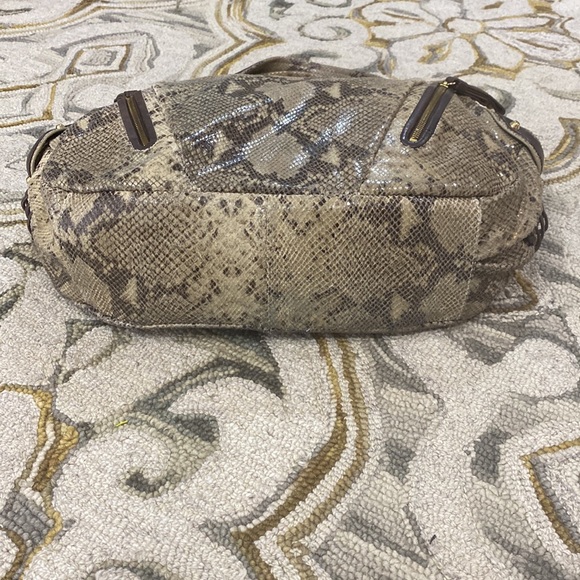 💕 Cynthia Rowley brown creme x large snakeskin leather satchel bag 💕 - Picture 5 of 14